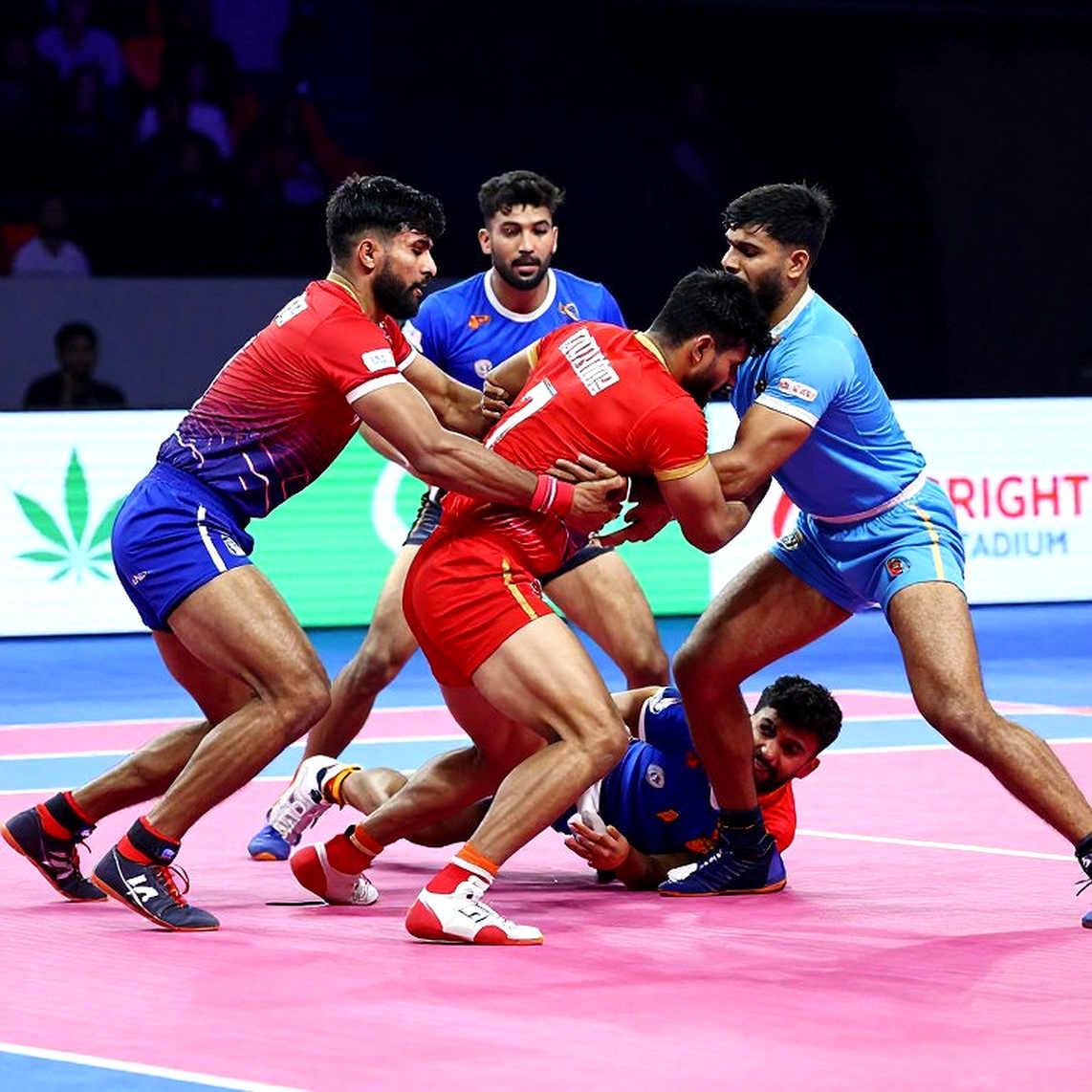 বেঞ্চে বসে থাকা তারার হিসাব: পবন সেহরাওয়াত, ইরান ফাইনাল এবং একটা ফুটো তারিখের গল্প